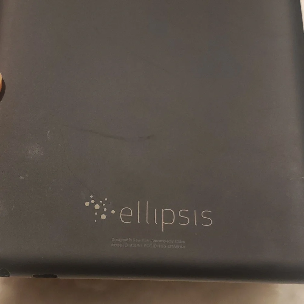 Small iPad black Ellipsis